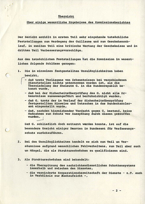 Maschinentextliches Dokument mit nummerierten und strukturierten Absätzen sowie einer handschriftlichen Markierung eines Abschnitts