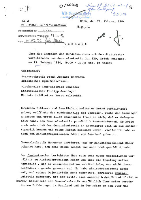 erste Seite eines maschinenschriftlichen Vermerks zum Treffen zwischen Helmut Kohl und Erich Honecker in Moskau, versehen mit behördlichen Stempeln und handschriftlichen Angaben