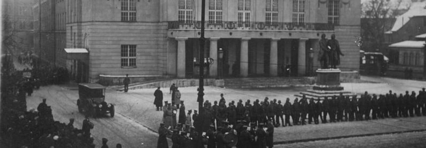 Platz vor dem Nationaltheater in Weimar während der Eröffnung der Nationalversammlung, 6. Februar 1919