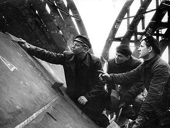 Arbeiter auf der Volkswerft Stralsund