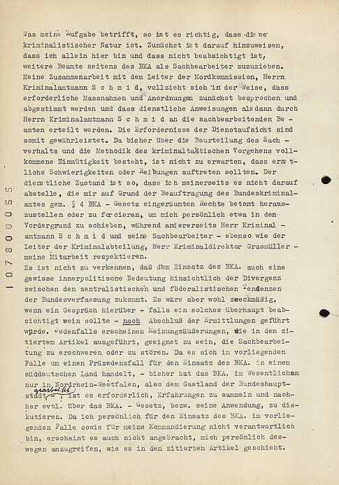 Dokument mit Maschinentext sowie handschriftlichen Korrekturen und Ergänzungen