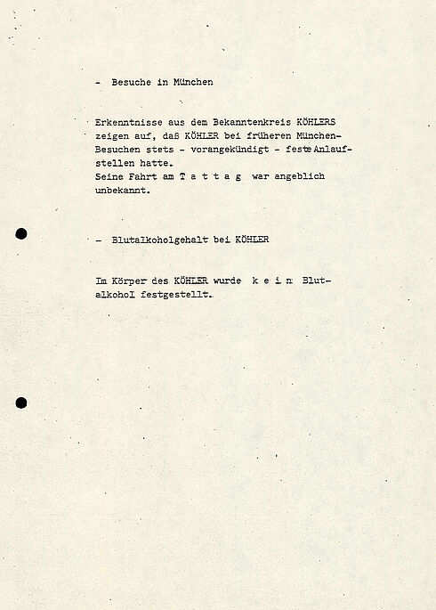 Das Dokument zeigt den Zwischenbericht der Sonderkommission zum Sprengstoffanschlag auf dem Oktoberfest 1980. Im Bericht werden die Tat, die Ermittlungen und die nächsten Schritte der Ermittlung und Öffentlichkeitsarbeit.