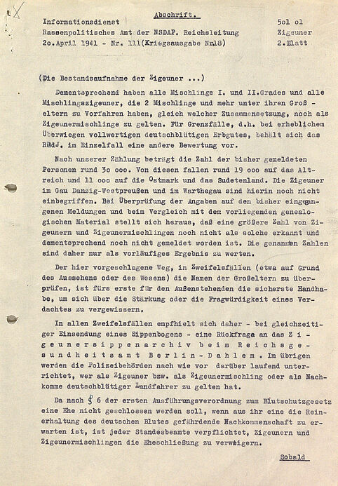 Ganzseitig mit Maschinentext beschriebenes Dokument mit einer Passage in Sperrschrift sowie einer handschriftlichen Korrektur