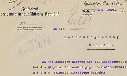 maschinengeschriebener Brief mit Kopfbogen und Stempel des Zentralrats der deutschen sozialistischen Republik sowie handschriftlich ergänzten Vermerken, behördlichen Angaben und händischer Unterschrift