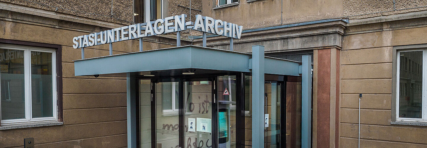 Eingangsbereich zur Ausstellung 'Einblick ins Geheime'