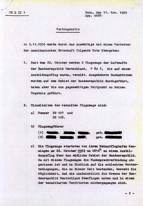 erste Seite eines maschinentextlichen Dokuments mit geschwärzten Personennamen und Geburtsdaten