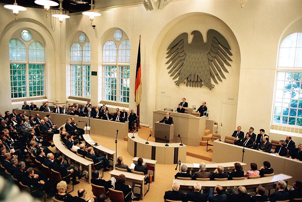 Blick über Abgeordnete im Bundestag bei der letzten Gedenkveranstaltung zum Volksaufstand vom 17. Juni 1953 in der DDR, 1989