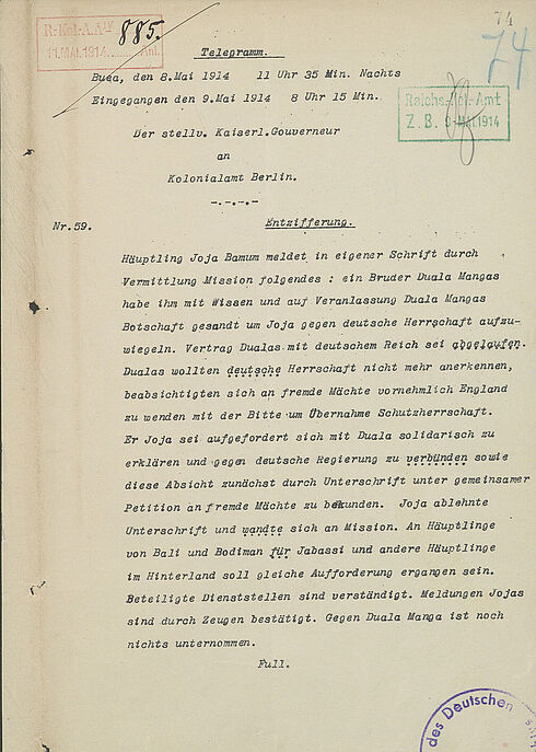 Auf einer Schreibmaschine verfasstes Dokument mit einem Stempel in der unteren rechten Ecke