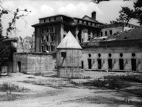 „Führerbunker“ im Garten der Reichskanzlei, Juli 1947