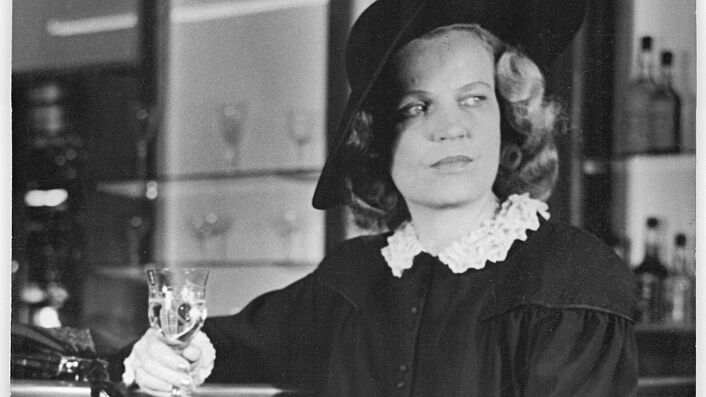 Model mit Kleid des Modells 'Boheme', 21. 10.1950