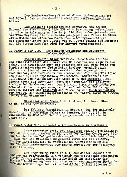 Dokument mit Maschinentext sowie unterstrichenen Überschriften, Namen und Textpassagen