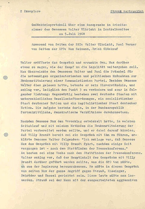 Ganzseitiges, mit Absätzen strukturiertes Dokument in Maschinenschrift