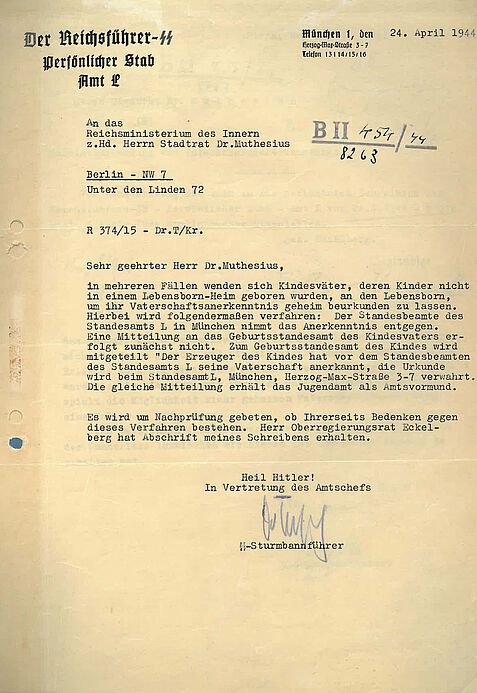 gedrucktes Schreiben auf behördlichem Briefpapier mit Stempel und händischer Unterschrift