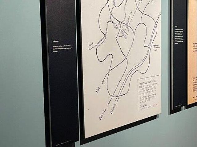 Ausstellungstafel mit Stasi-Dokument