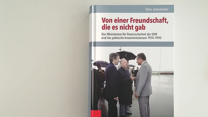 Vorderseite der Publikation 'Von einer Freundschaft, die es nicht gab' von Tytus Jaskułowski