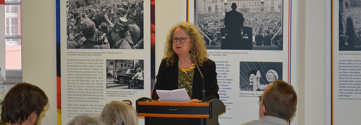 Bild von Dr. Karin Füllner bei ihrem Vortrag in Rastatt am 20.9.2019