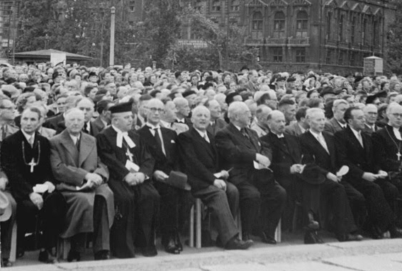Eröffnungsgottesdienst auf dem Wilhelm-Leuschner-Platz in Leipzig, 7. Juli 1954