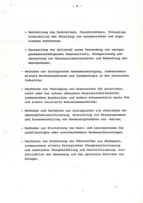 Maschinengeschriebenes Dokument mit hierarchisch strukturierten Absätzen