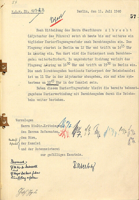 Schriftgut über den Einsatz von Kurierflugzeugen zum Transport von Akten in die „Kleine Reichskanzlei“, 1940.