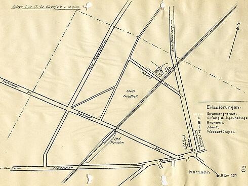 Zeichnung mit beschrifteten Wegen, Straßen und Objekten sowie einer Legende