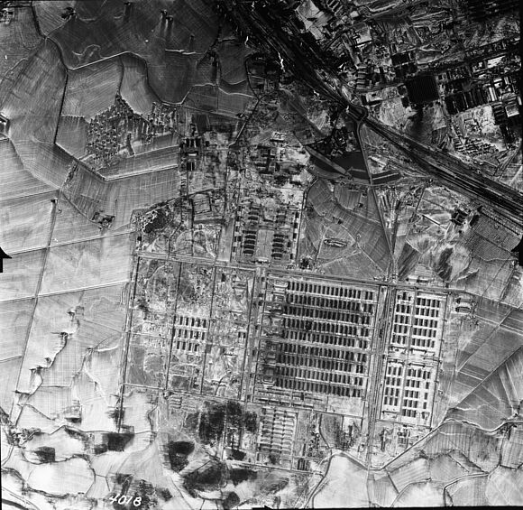 Luftbild des Vernichtungslagers Auschwitz-Birkenau