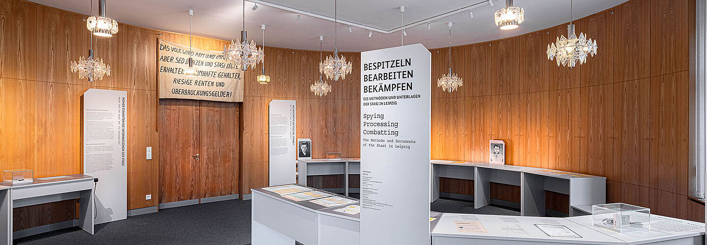 Blick in die Dauerausstellung des Stasi-Unterlagen-Archivs Leipzig
