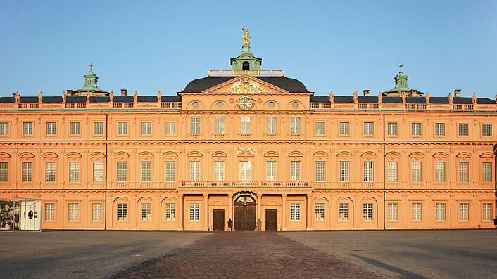 Außenansicht des Hauptflügels des Rastatter Schlosses, Ort der Erinnerungsstätte des Bundesarchivs