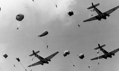 Fallschirmjägerabsprung aus Junkers Ju 52