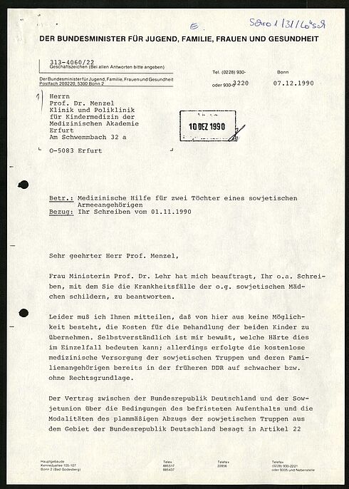 Erste Seite der Ablehnung der Kostenübernahme einer medizinischen Therapie für Kinder eines russischen Armeeangehörigen durch das Bundesministerium für Jugend, Familie, Frauen und Gesundheit, 1990, Seite 1