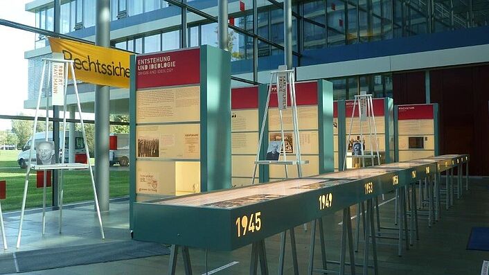 BStU-Wanderausstellung 'Feind ist, wer anders denkt'