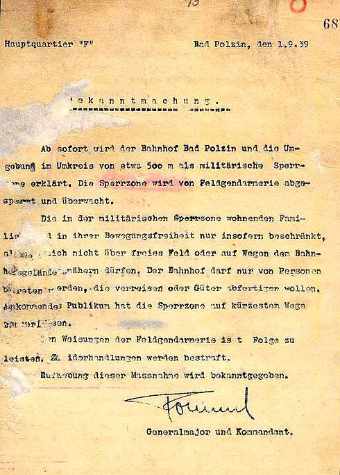 maschinengeschriebener Text und händische Unterschrift Erwin Rommels auf beschädigtem Papier