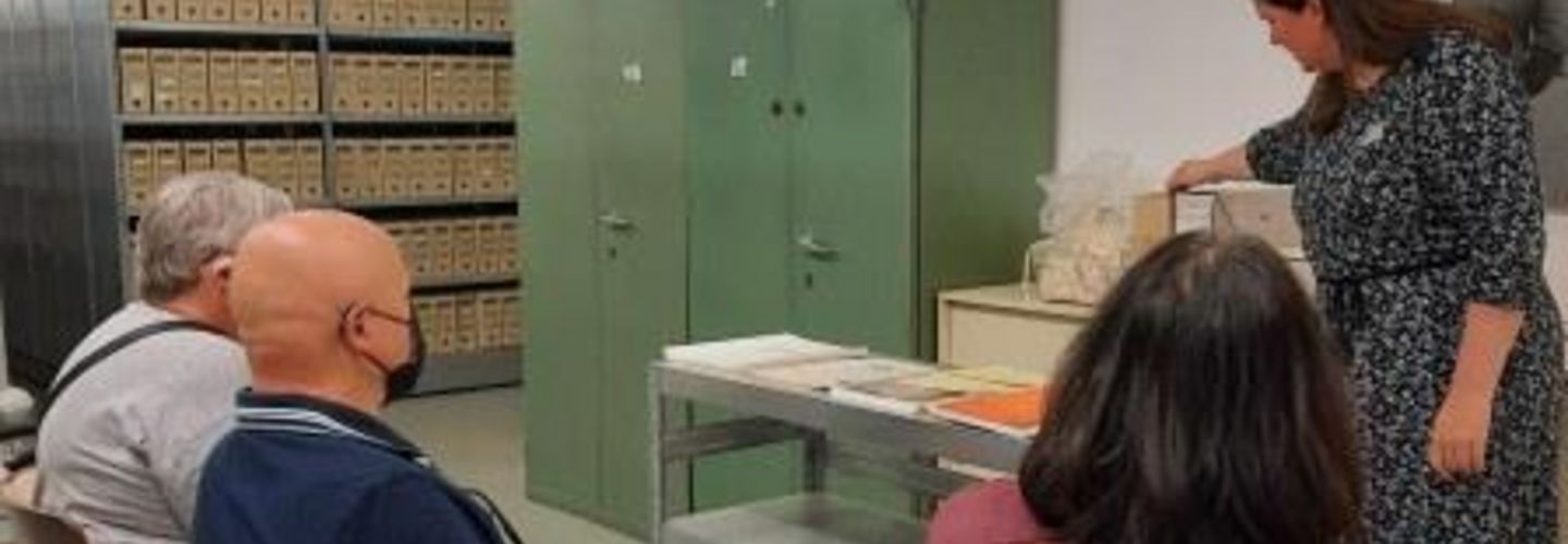 Senioren erhalten einen Einblick in die Bestände des Stasi-Unterlagen-Archivs Dresden