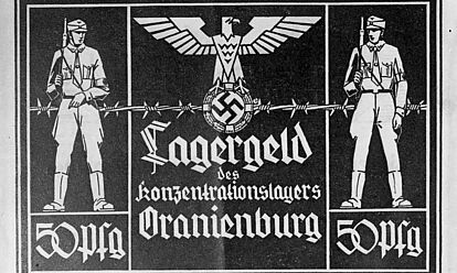 Abgebildet sind zwei Wertmarken des sogenannten 'Lagergeld', welches den Inhaftierten eines Konzentrationslagers als Währung dienen sollte. Die obere Bildhälfte wird von einer 50 Pfennig-Marke eingenommen.