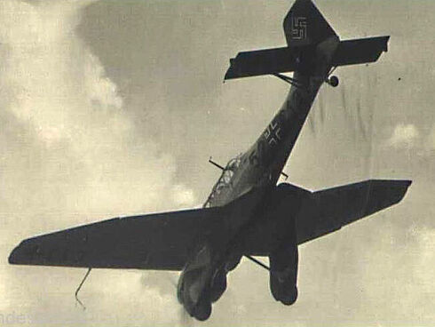 Fotografie eines Kampfflugzeuges des Typs Ju 87