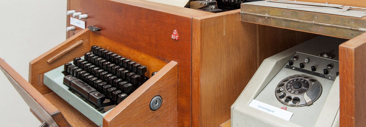 Fernschreiber in der Dauerausstellung des Stasi-Unterlagen-Archivs Gera