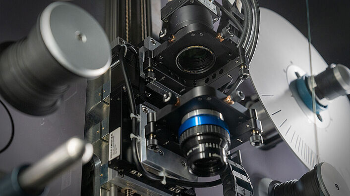 Nahaufnahme des Innenlebens eines Filmdigitalisierungsscanners