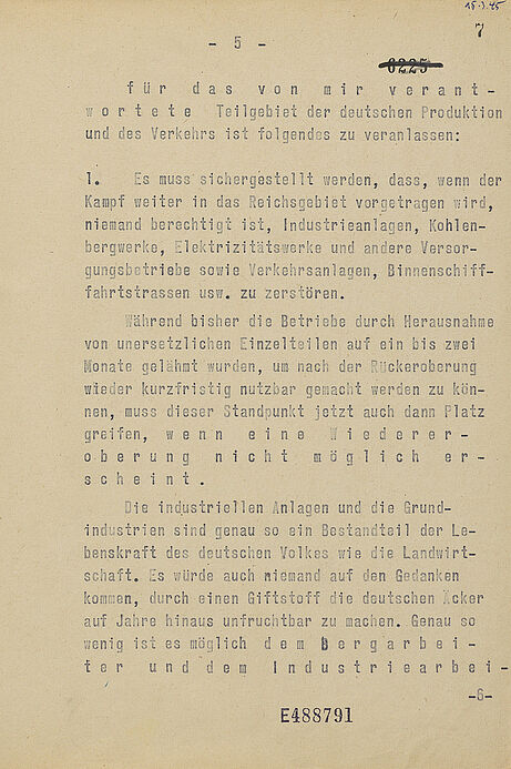 Fünfte Seite eines zehnseitigen Berichts in Maschinenschrift mit nummeriertem Absatz und Passagen in Sperrschrift