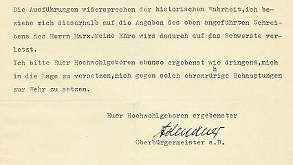 Text in Maschinenschrift mit händischer Unterschrift
