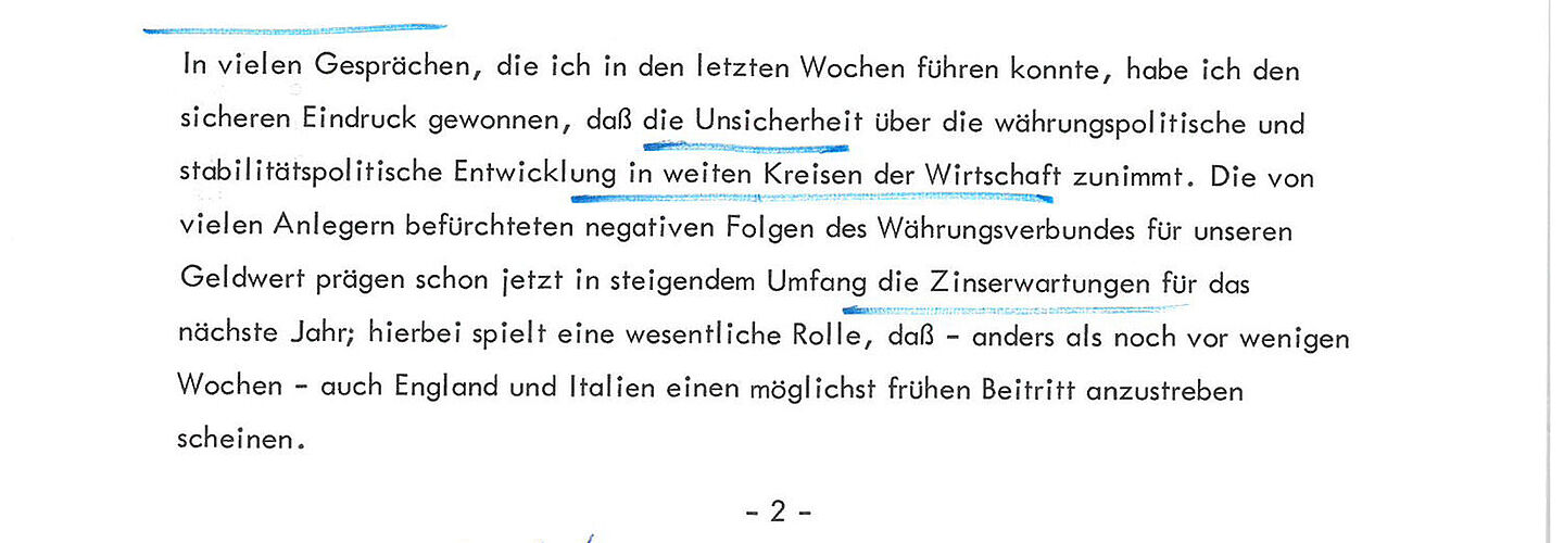 maschinentextliches Schreiben mit Stempeln, handschriftlicher Anrede, Unterstreichungen, Vermerken und Unterschriftskürzeln