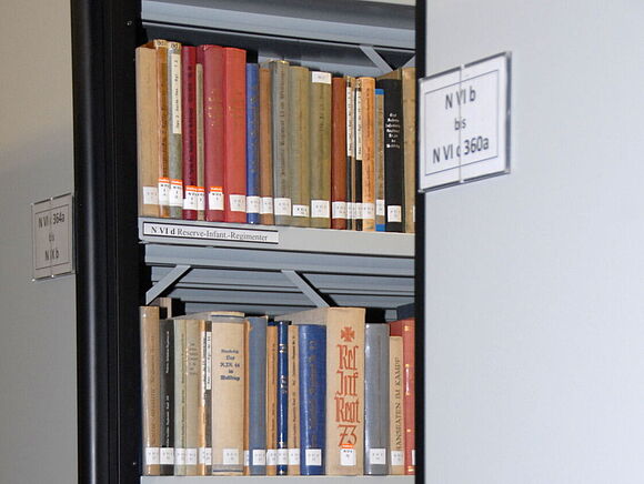 Aktenschrank in der Bibliothek des Bundesarchivs in Freiburg