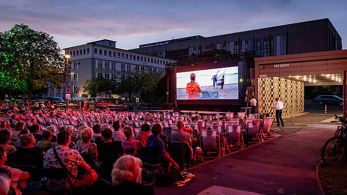 Menschenmenge bei der Vorführung des Films „Wilma will mehr“ beim Campus-Kino 2026