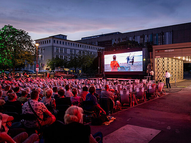 Menschenmenge bei der Vorführung des Films „Wilma will mehr“ beim Campus-Kino 2026 Menschenmenge bei der Vorführung des Films „Wilma will mehr“ beim Campus-Kino 2026