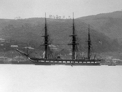 Schwarz-Weiß-Fotografie der S.M.S. Arcona