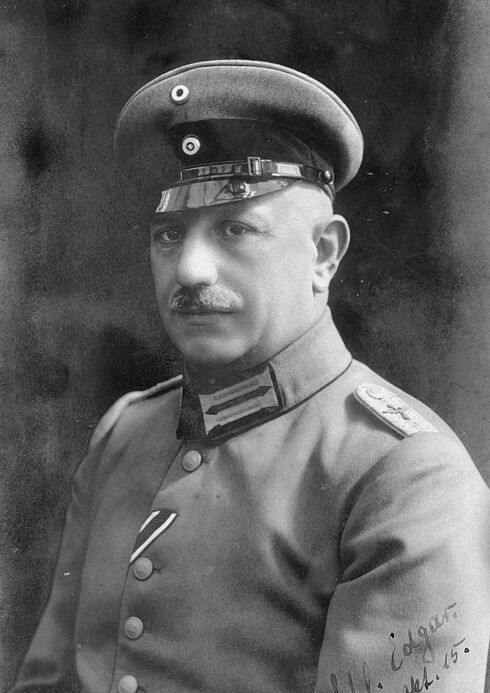 Porträt von Oskar Messter in Leutnants-Uniform