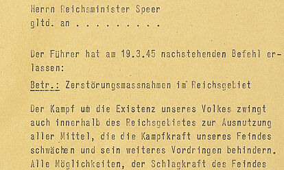 Erste Seite eines zweiseitigen Fernschreibens in Maschinenschrift mit Stempel „Geheime Reichssache“