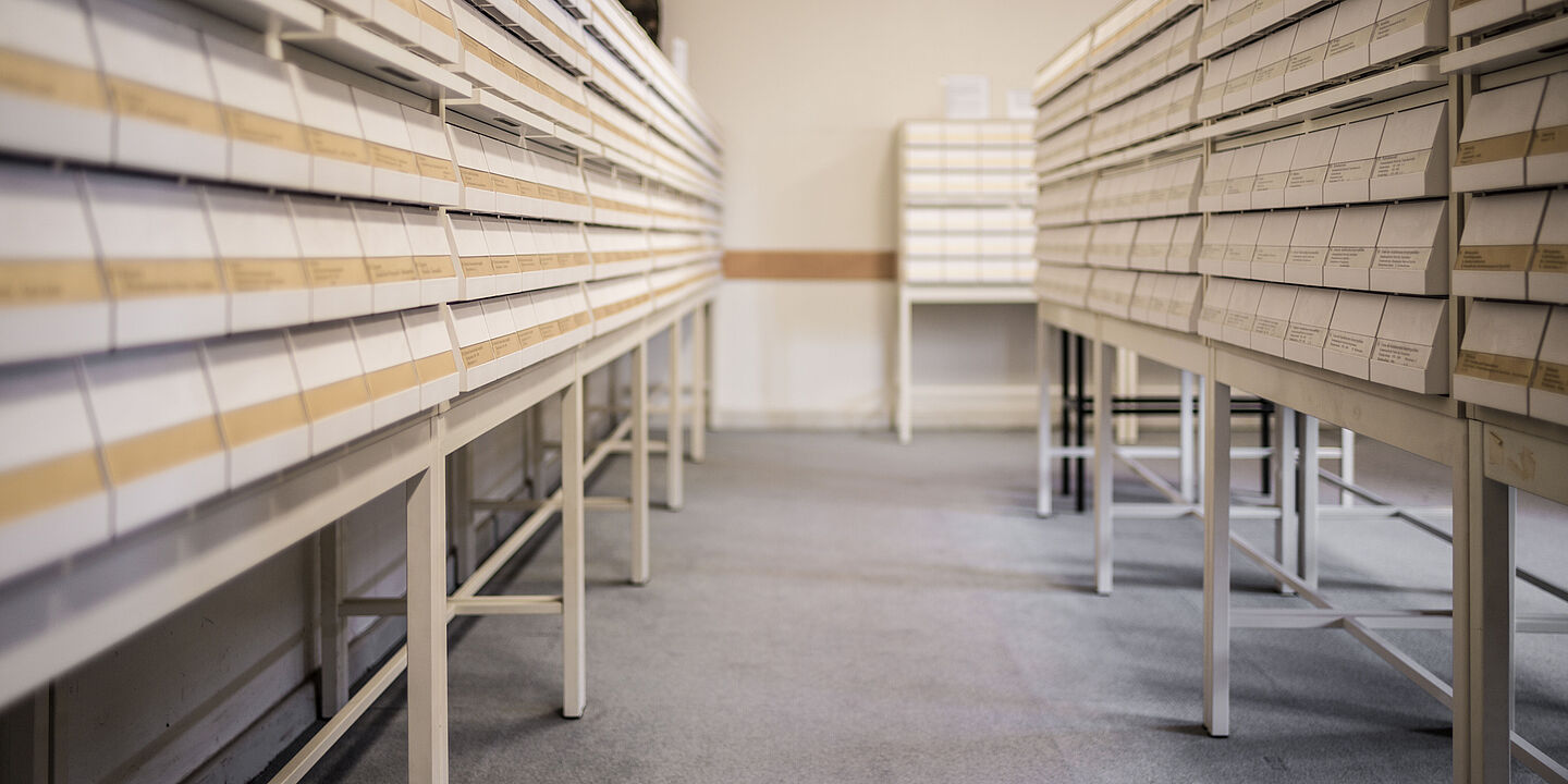 Index cards for research, Source:
            BArch&nbsp;/ Nobel