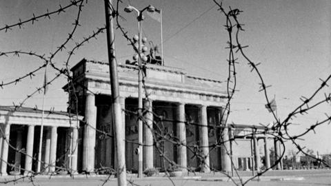 Brandenburger Tor hinter Stracheldraht, Quelle: BStU-Kopie MfS&nbsp;ZOS&nbsp;4043 Bild 9 St. 1/5