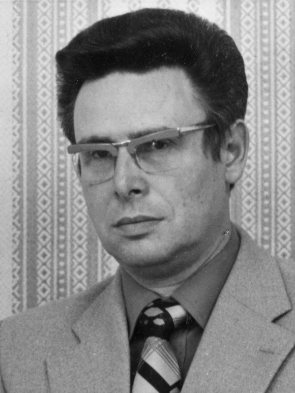 Foto von Heinz Schmidt von seiner Kaderkarteikarte. 