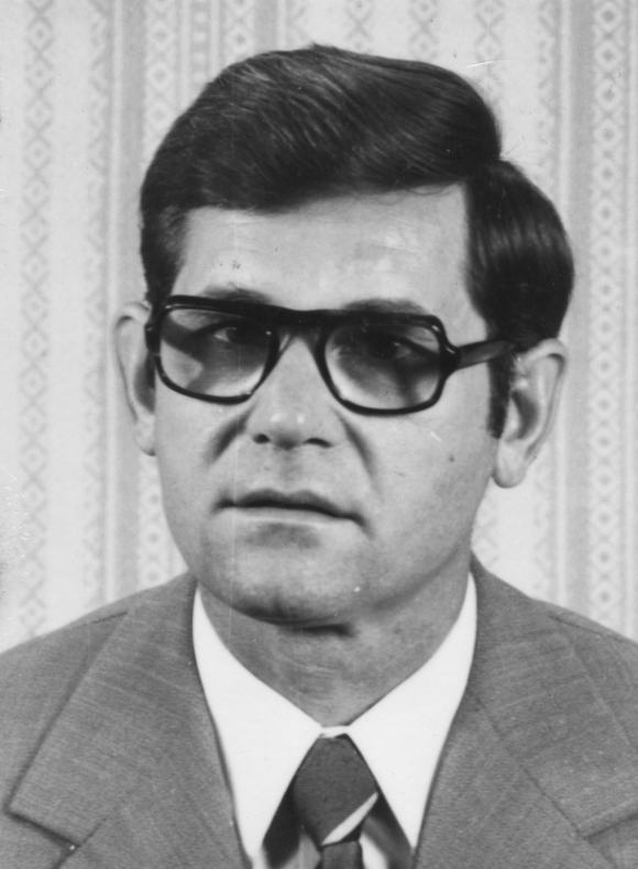 Foto von Siegfried Rataizick von seiner Kaderkarteikarte. 