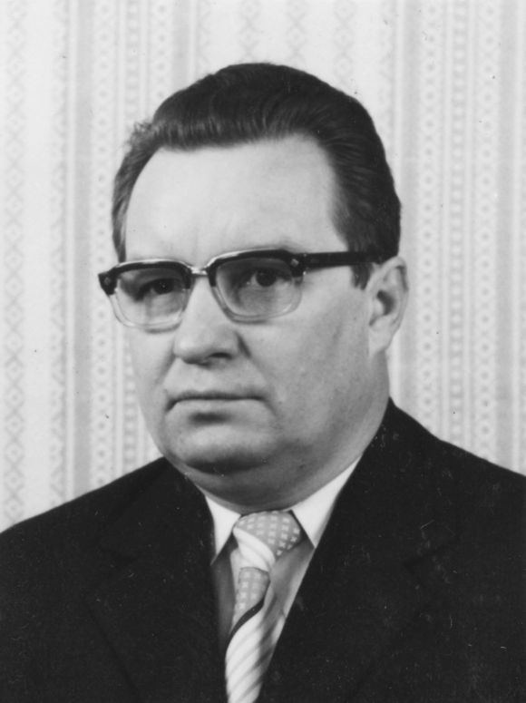 Foto von Gerhard Niebling von seiner Kaderkarteikarte. 